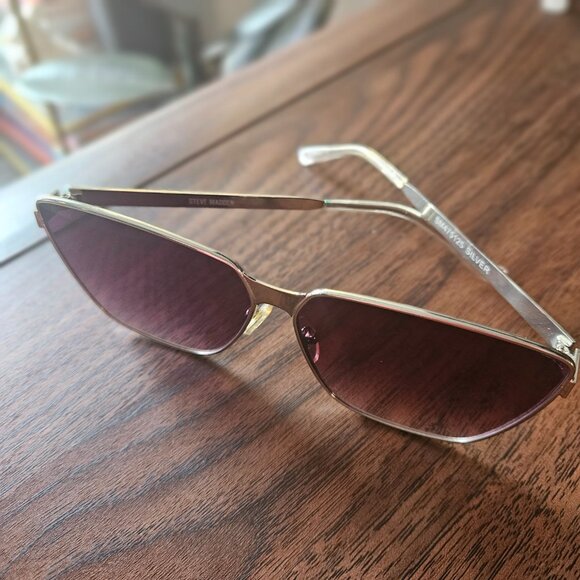 Steve Madden Silver Cat Eye Stunna Shades - Picture 7 of 9